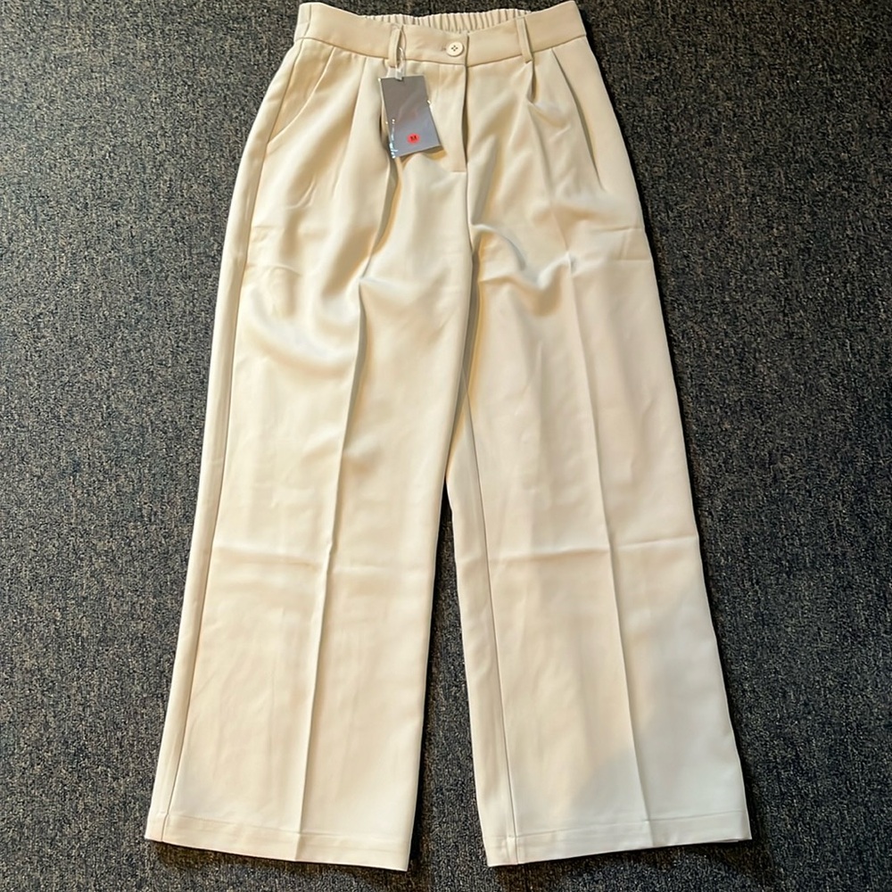 Light khaki trousers
